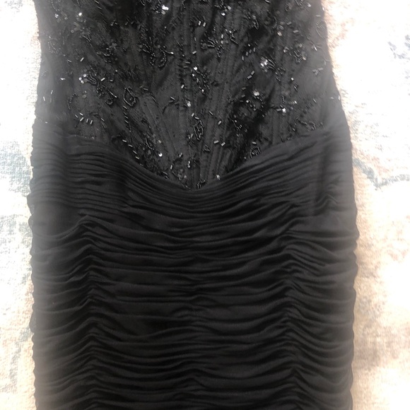 VICKI TIEL BLACK BEADED LACE RUCHED COCKTAIL DRESS - Picture 5 of 6